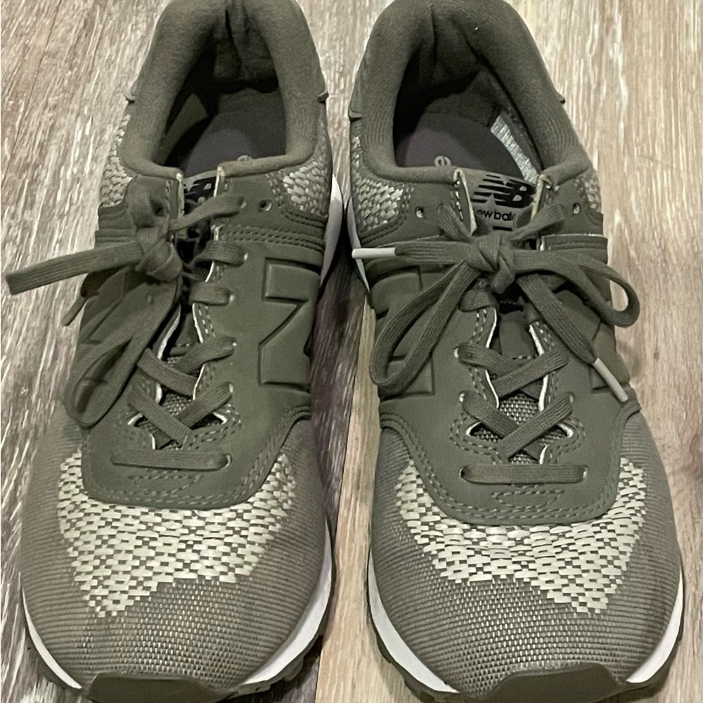 Womens New Balance 574 Military Foliage Green Size 7.5 - Picture 5 of 8